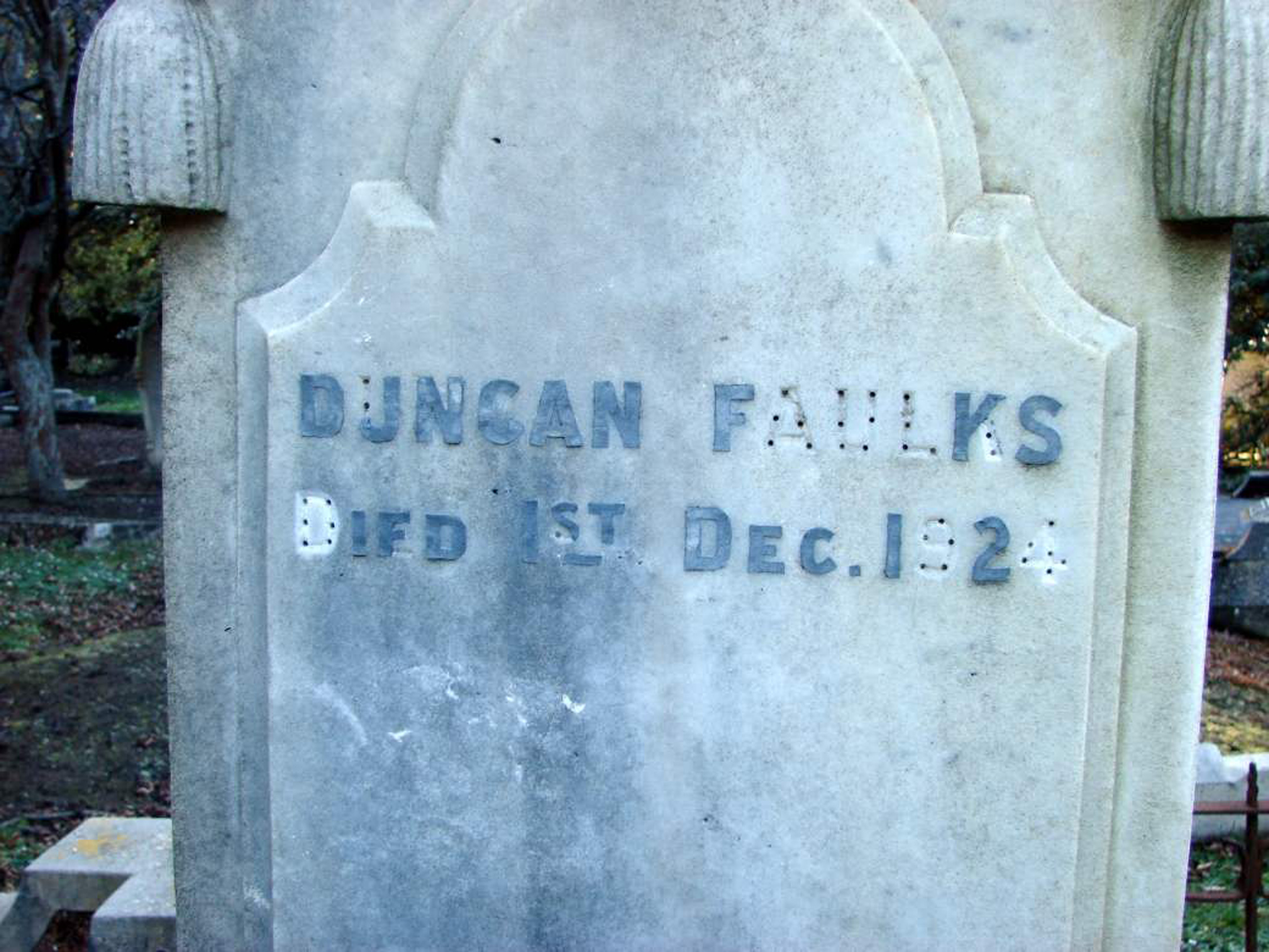 Photo of headstones/Duncan Faulks d 1924 hdstn Dunedin